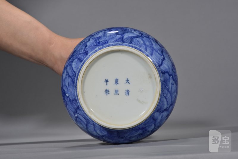 清康熙 青花海八怪玄纹蒜头瓶 - 图6